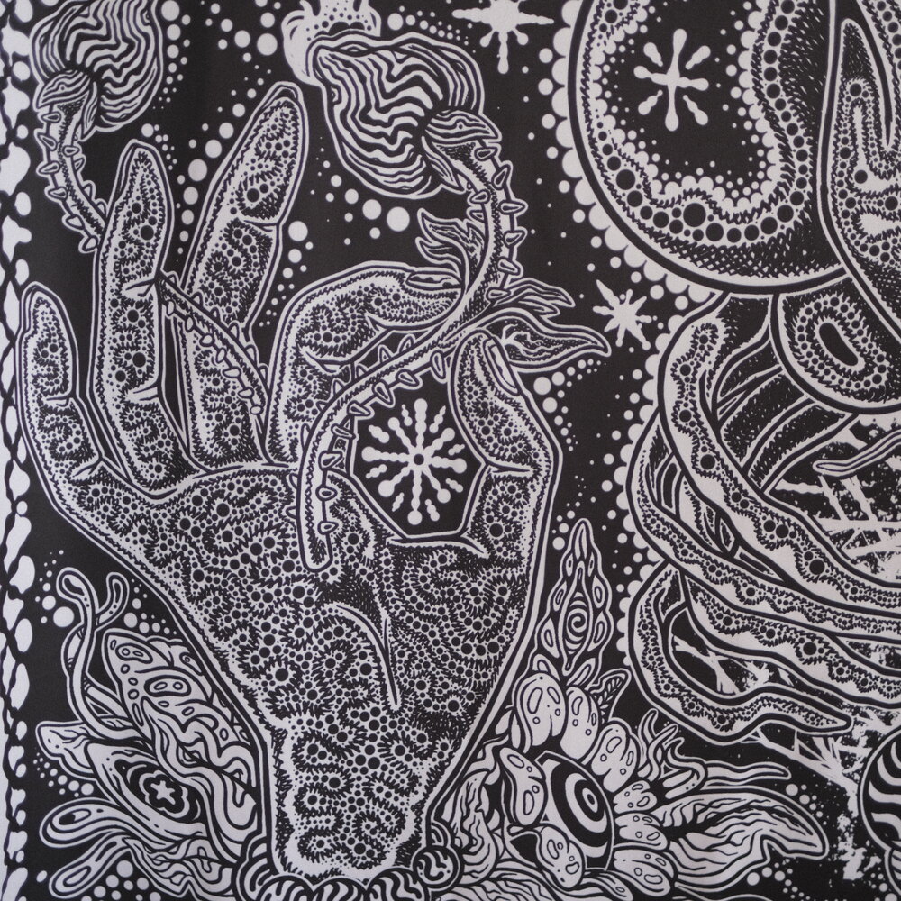 “GLOOMY VISION” 150*150 CM  duvar örtüsü
