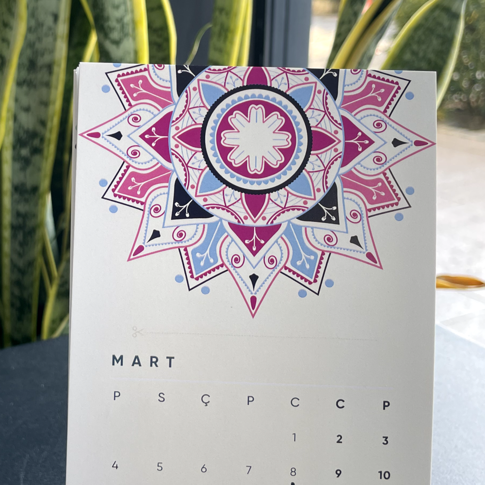 Mandala Desenli Masa Takvimi