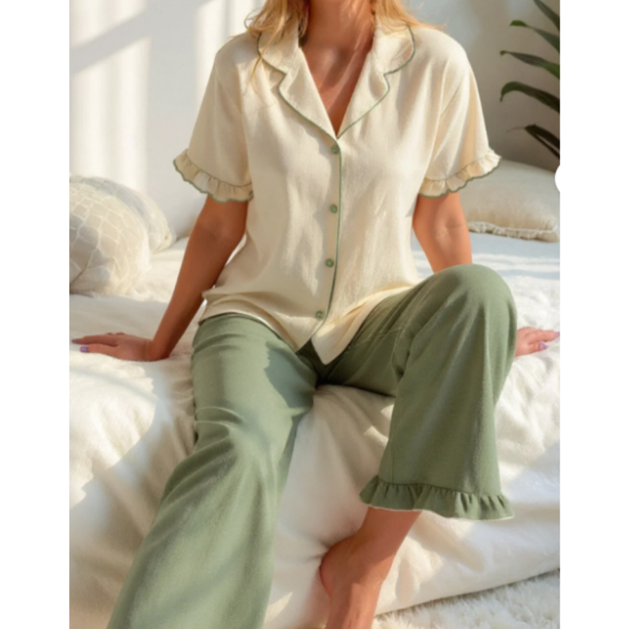 Düğmeli Kadın Pijama Takımı – Fırfır Detaylı Rahat Ev Giyimi