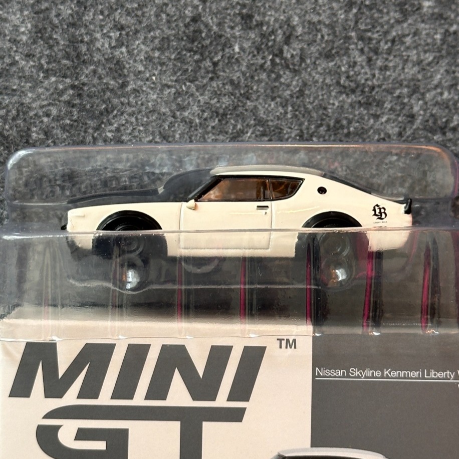 Mini GT 702 Nissan Skyline Kenmeri Liberty Walk White