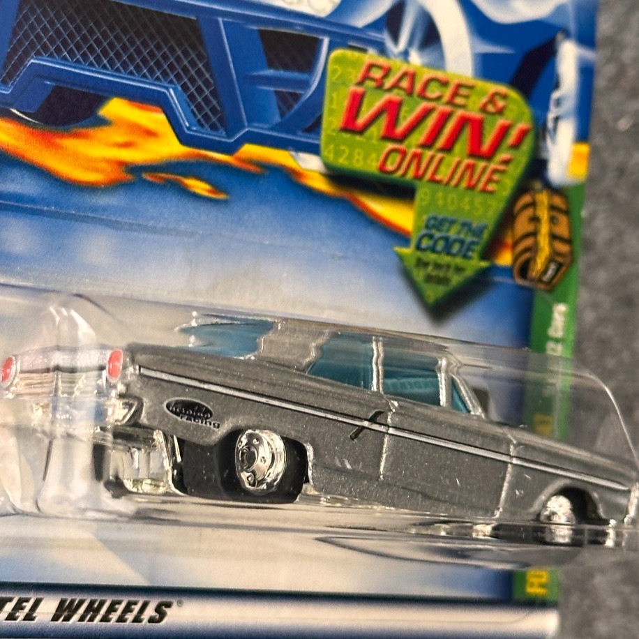Hot Wheels Treasure Hunt Ford Thunderbolt STH (2001)