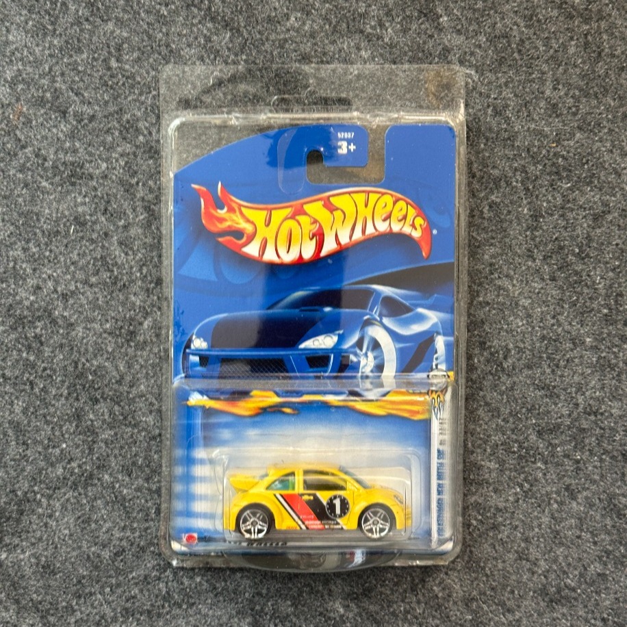 Hot Wheels 2002 First Editions Volkswagen New Beetle Cup (2000)