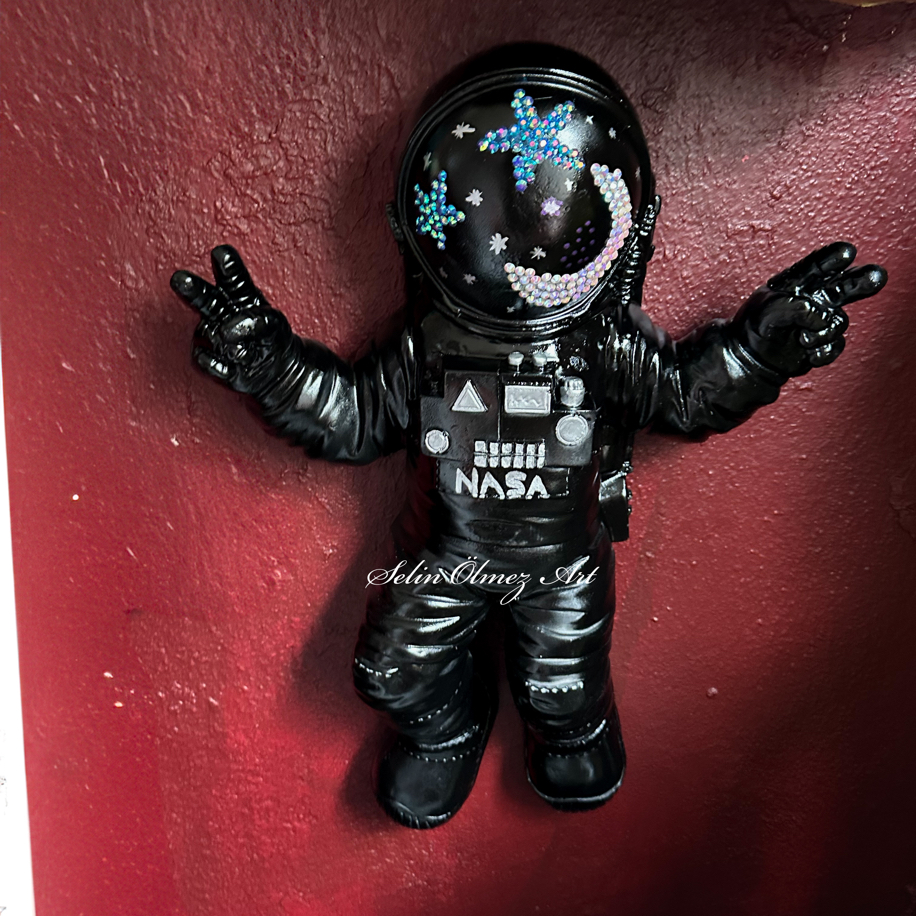 Astronot Duvar Heykeli