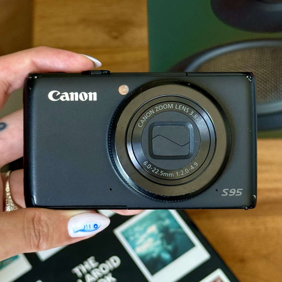 Canon Powershot S95 | Soho camera