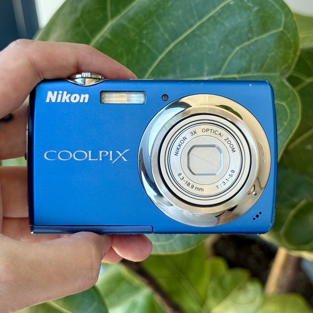 Nikon Coolpix S220 | Soho camera