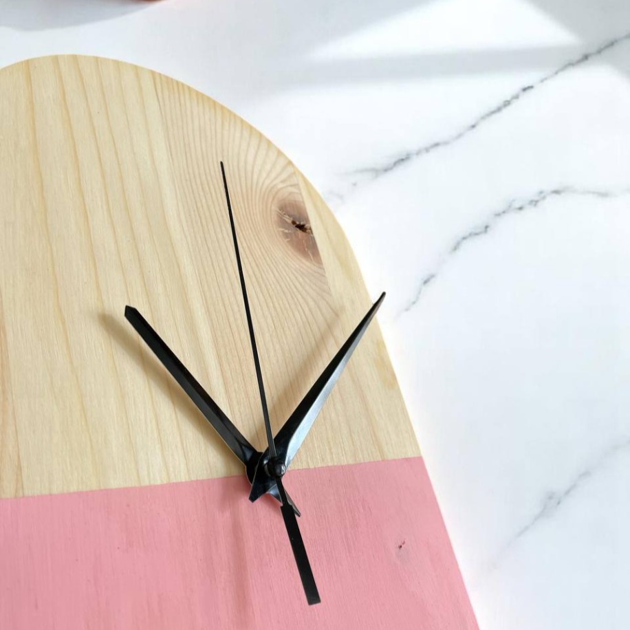 Şûkufe Serisi Minimalist Duvar Saati (Pembe Detaylı)