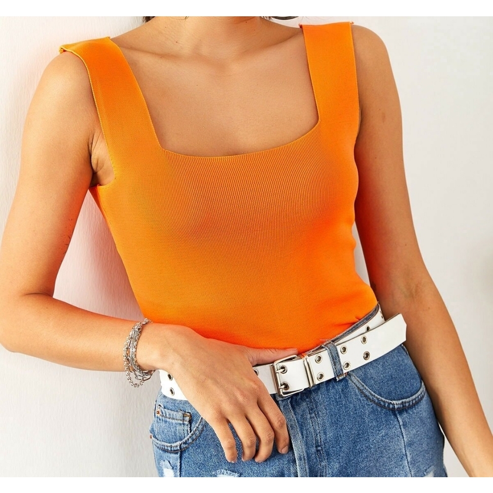 Kalın askılı crop bluz