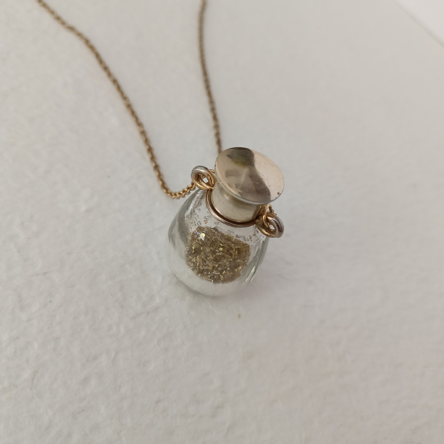 Vintage Parfum Sisesi Uclu kolye