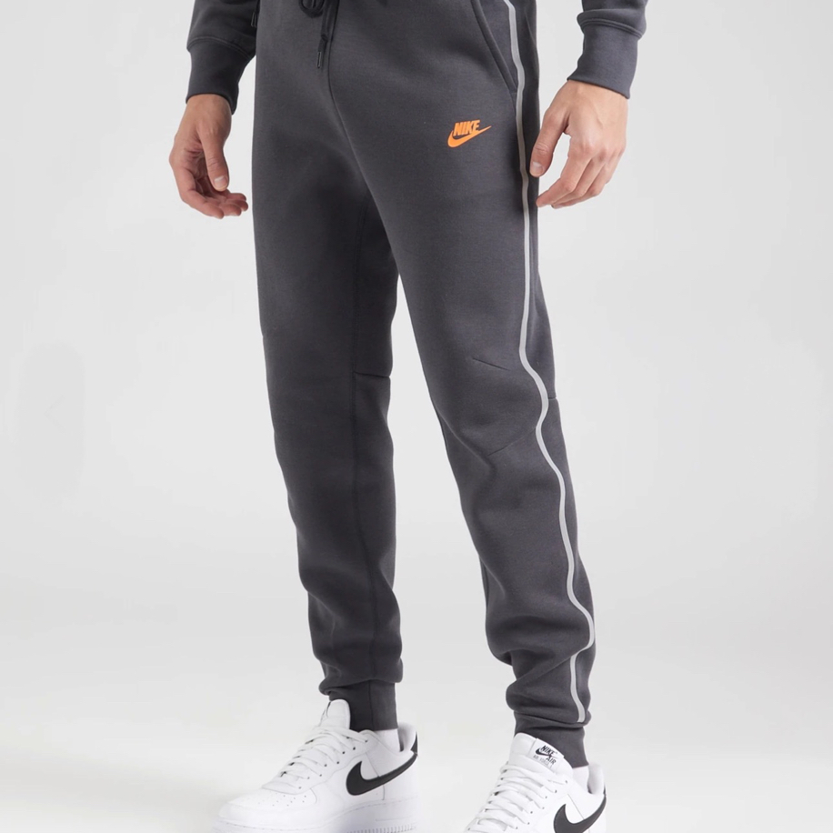 Nike Tech Fleece Reflective Essentials+ Jogger - Anthracite/Safety/Orange