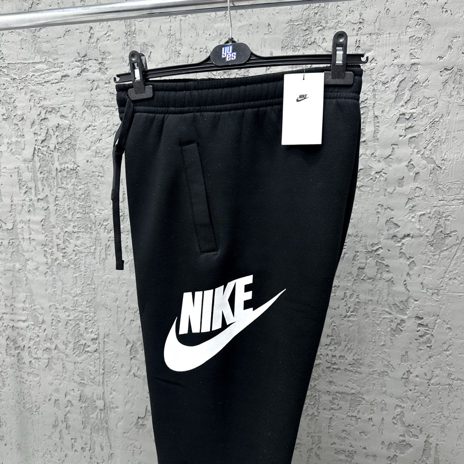Nike Club Fleece Futura Graphic Eşofman Altı [FD2995-010]