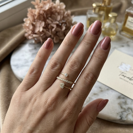 14K TAŞLI VE KALPLİ MODEL YÜZÜK