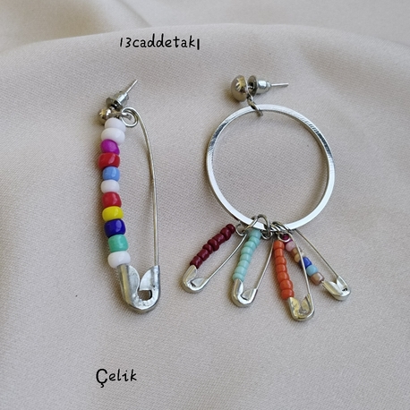 ÇELİK RENKLİ BONCUKLU ÇENGELLİ İĞNE KÜPE 