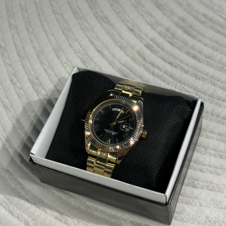 Axis - Gold And Black Saat