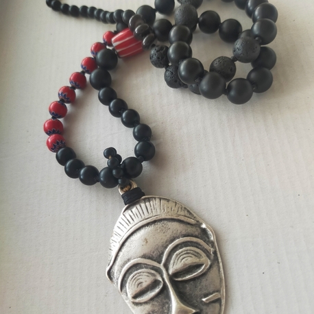1057- mask kolye