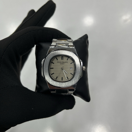 Patek Philippe Nautilus – Champagne Dial & Full Çelik Özel Seri