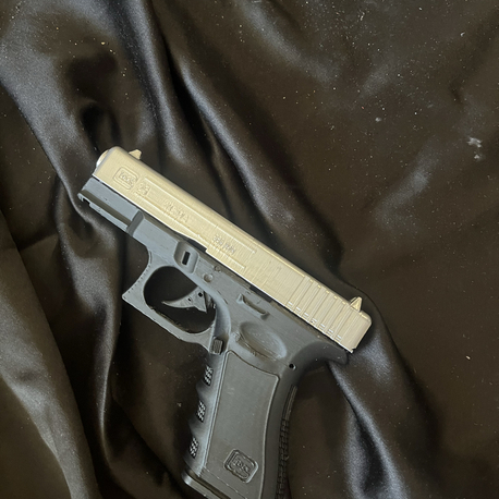 Gümüş glock
