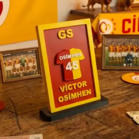 Taraftarın Yıldızı: Kişiye Özel 3D Form ve İsim Plaketi