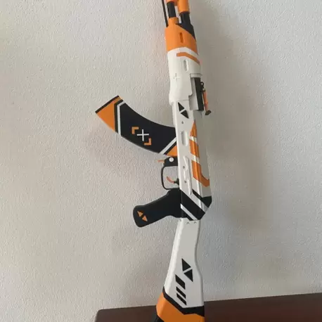 Efsane Geri Döndü: AK-47 | Asiimov 1:1 Ölçekli Koleksiyon Modeli