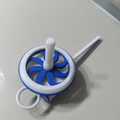 3D topaç oyuncak