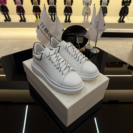 Alexander mcqueen calf skin ithal 