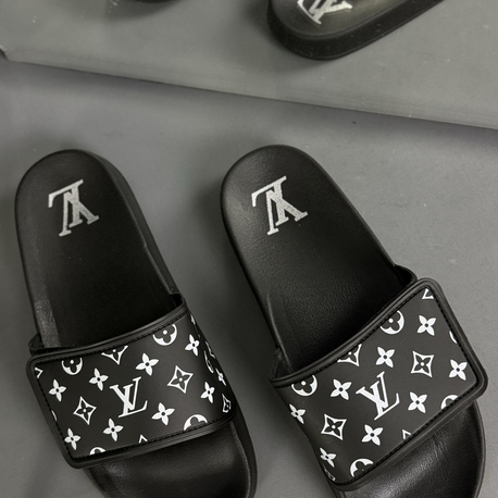 Louis vuitton cırtcırtlı Terlik 