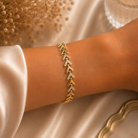Minimal Ok Desenli Zirkon Taşlı Gold Bileklik