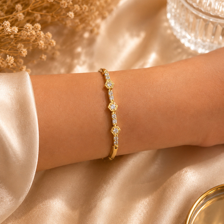 Altıgen Detaylı Zirkon Taşlı Gold Bileklik