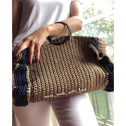 indispensable crochet handbag