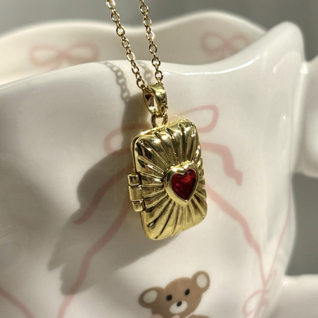 Gold Kitap Kapaklı Kolye 