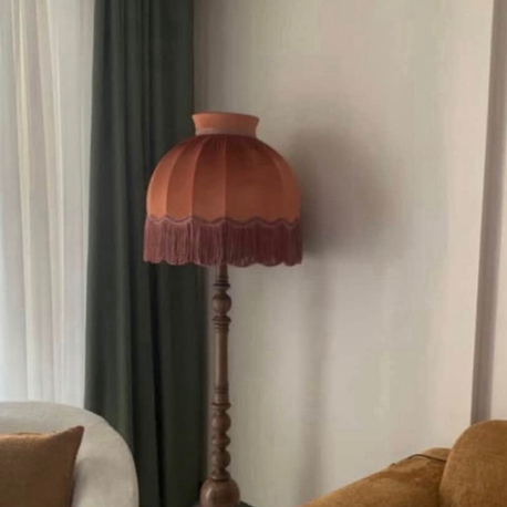 KİREMİT RENGİ ŞAPKA VE AHŞAP AYAK 