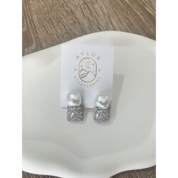 Beyaz silver taşlı küpe 