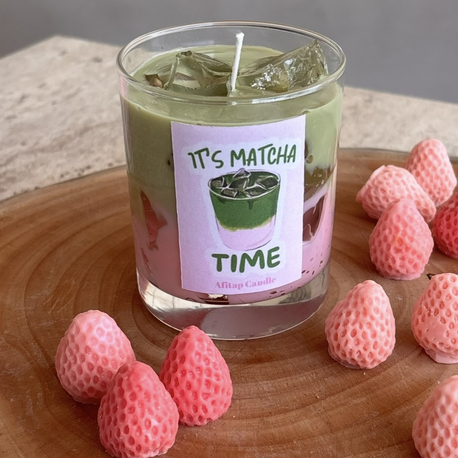 Çilekli Matcha Latte Mum