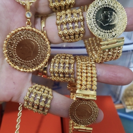Beşi Biryerde Modeller  Kolye Fiyatidir 