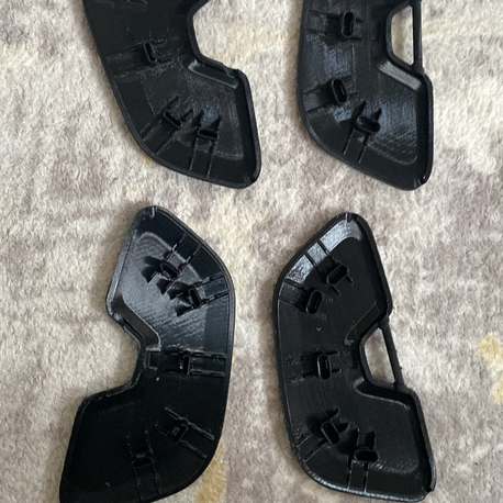 Ford Kuga bagaj perde tutucu plastik