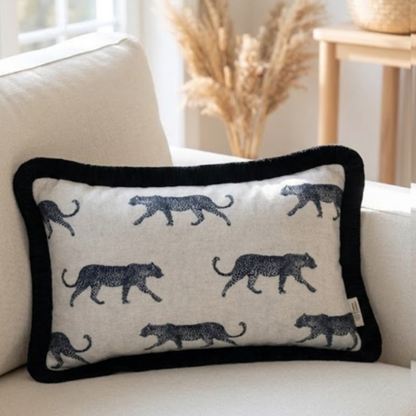 Siyah Püsküllü, Leopar Desen 30x50cm Dikdörtgen Kırlent Kılıfı