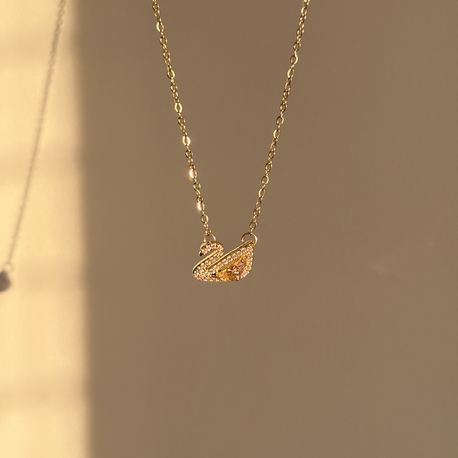 Pembe taşlı kuğu kolye gold | Çelik