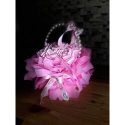 Pembe yapay gül sepeti