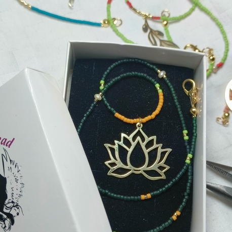 Lotus çiçeği gümüş kolye
