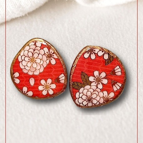 Akari Koleksiyonu Hanami Seri Sakura Motifli Kırmızı Polimer Kil Küpe 