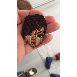 Rihanna broş