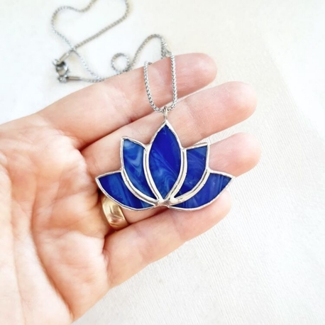 Lacivert Lotus Kolye