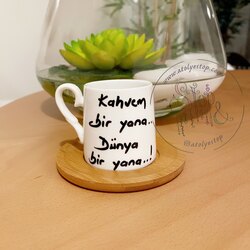 Kahvem Bir Yana Dünya Bir Yana