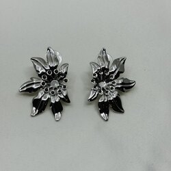 Yarım yaprak model silver küpe