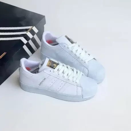 SUPERSTAR