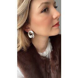 Silver Ortası incili oval küpe