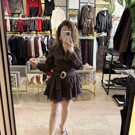Kahve dantel detaylı kemerli elbise