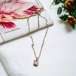 PEMBE KELEBEK TAŞLI ZNCİR KOLYE