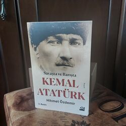 Savaşta ve Barışta : Kemal Atatürk 