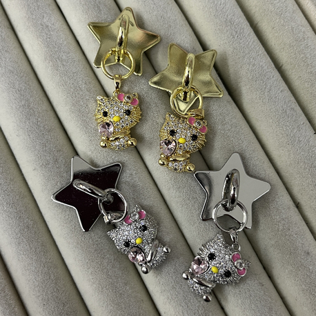 Hellokıtty telefon charm(gold)
