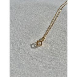 Üç Boyutlu Taşlı Küp Gold Çelik Kolye